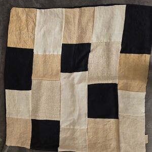 Set of 2 Luxury Oxymore Paris pillow covers 25 x 25 NWT.